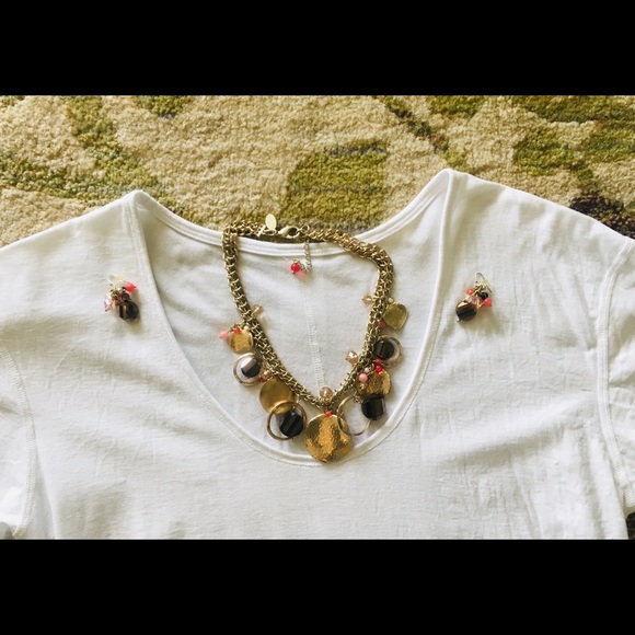 Pink/black cherry gold tone necklace and earrings - Picture 1 of 6